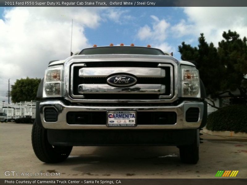 Oxford White / Steel Grey 2011 Ford F550 Super Duty XL Regular Cab Stake Truck