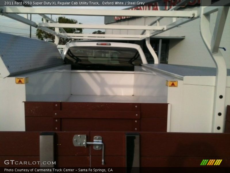 Oxford White / Steel Grey 2011 Ford F550 Super Duty XL Regular Cab Utility Truck