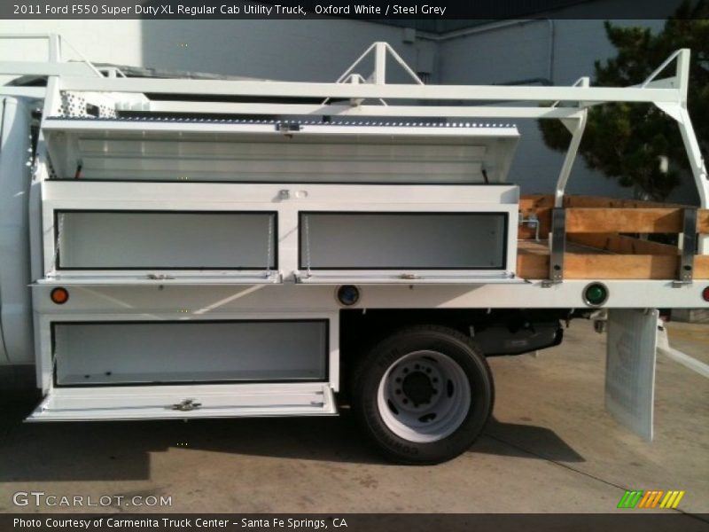 Oxford White / Steel Grey 2011 Ford F550 Super Duty XL Regular Cab Utility Truck