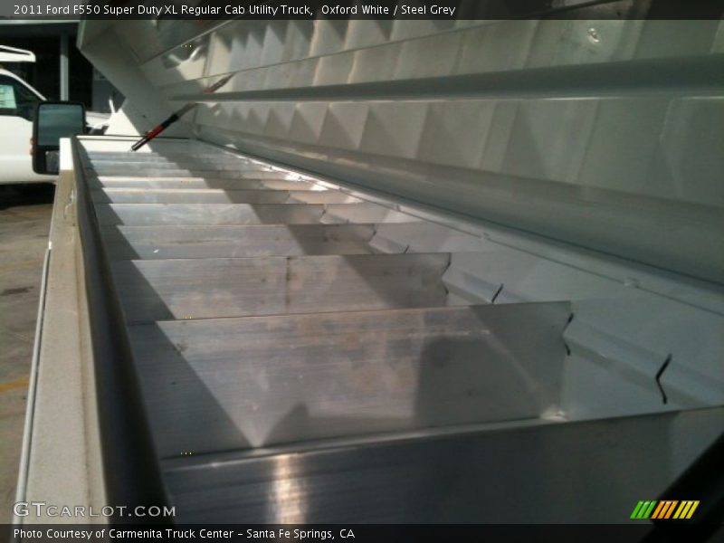 Oxford White / Steel Grey 2011 Ford F550 Super Duty XL Regular Cab Utility Truck