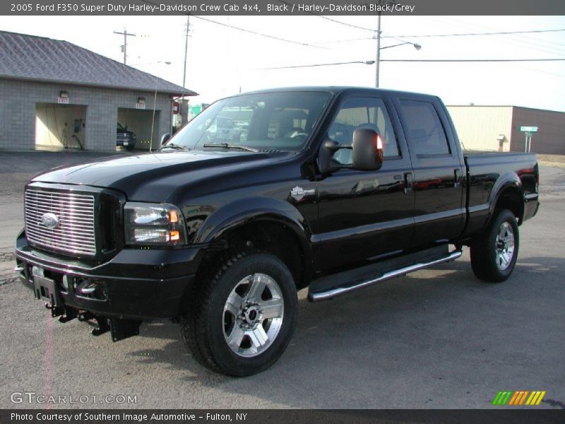 Front 3/4 View of 2005 F350 Super Duty Harley-Davidson Crew Cab 4x4