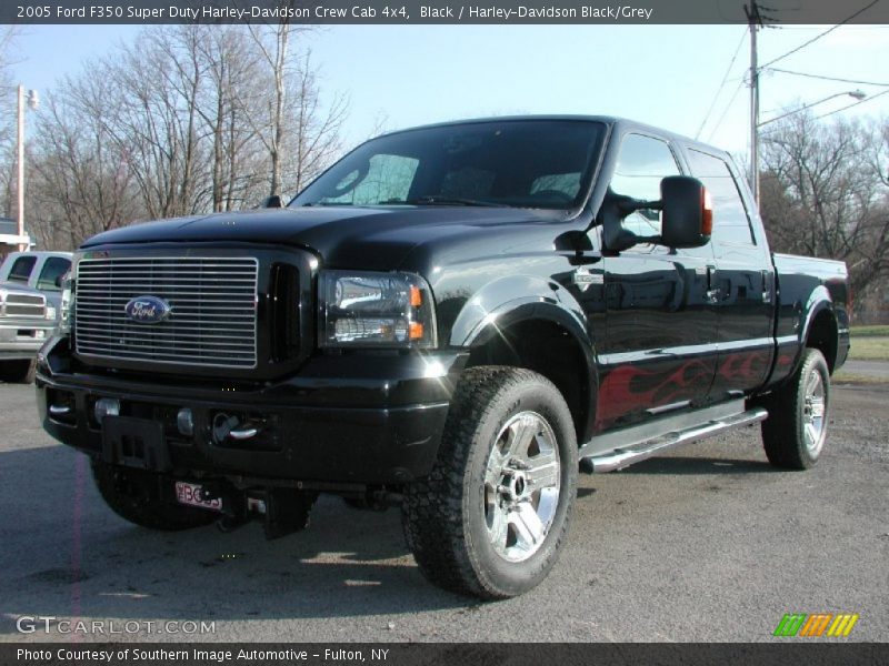 Front 3/4 View of 2005 F350 Super Duty Harley-Davidson Crew Cab 4x4