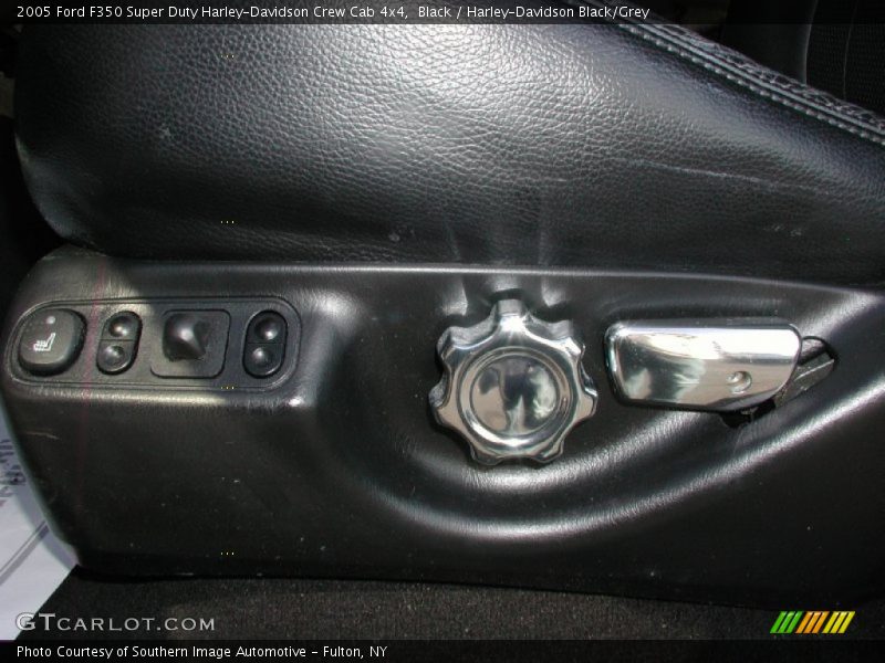 Controls of 2005 F350 Super Duty Harley-Davidson Crew Cab 4x4
