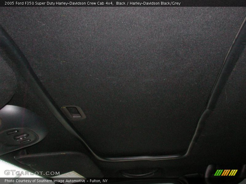 Sunroof of 2005 F350 Super Duty Harley-Davidson Crew Cab 4x4