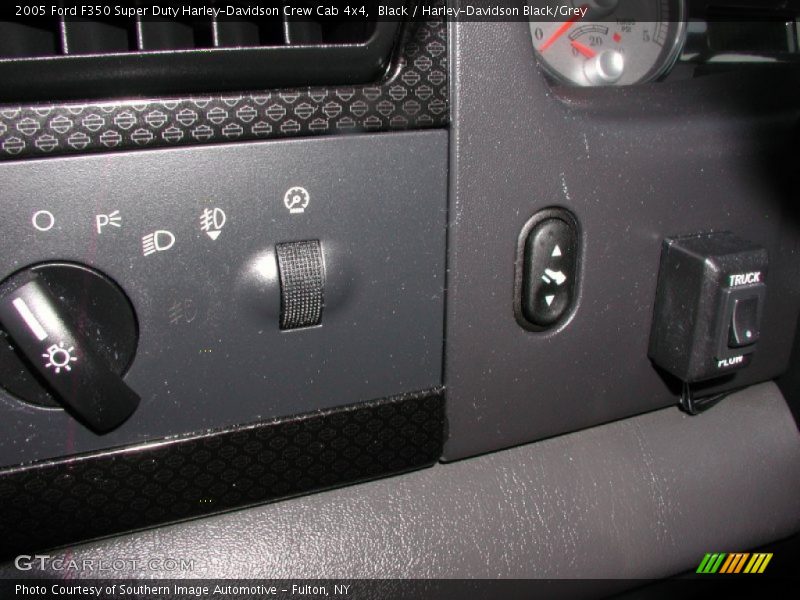 Controls of 2005 F350 Super Duty Harley-Davidson Crew Cab 4x4