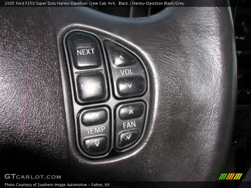 Controls of 2005 F350 Super Duty Harley-Davidson Crew Cab 4x4