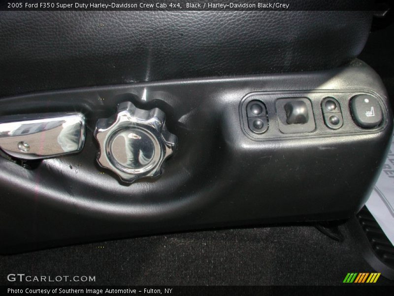 Controls of 2005 F350 Super Duty Harley-Davidson Crew Cab 4x4