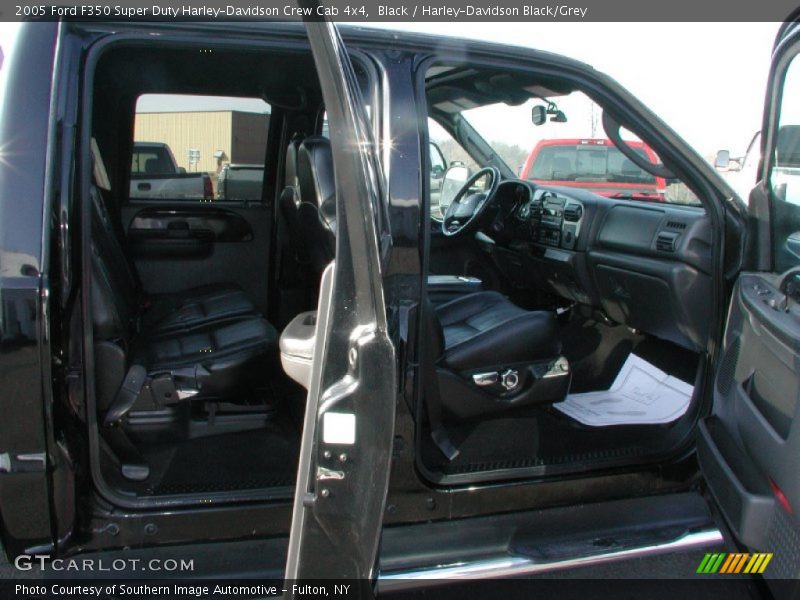  2005 F350 Super Duty Harley-Davidson Crew Cab 4x4 Harley-Davidson Black/Grey Interior