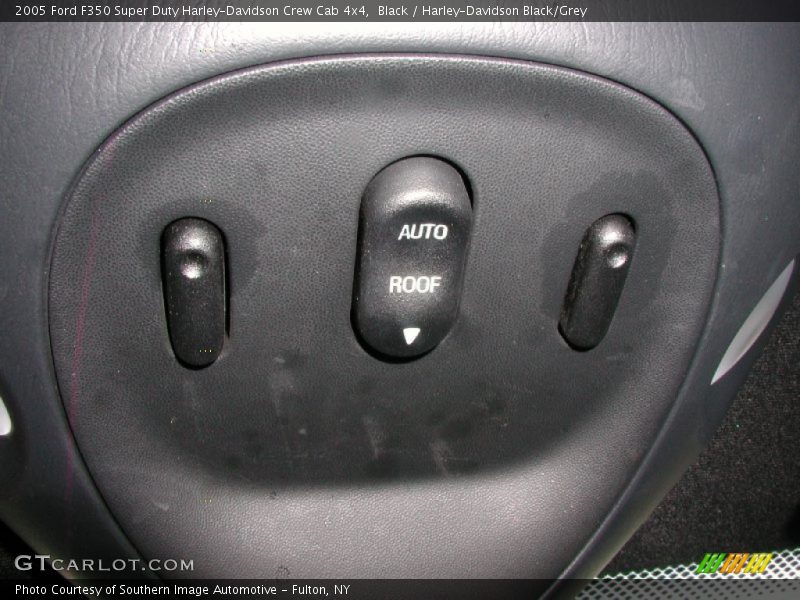 Controls of 2005 F350 Super Duty Harley-Davidson Crew Cab 4x4