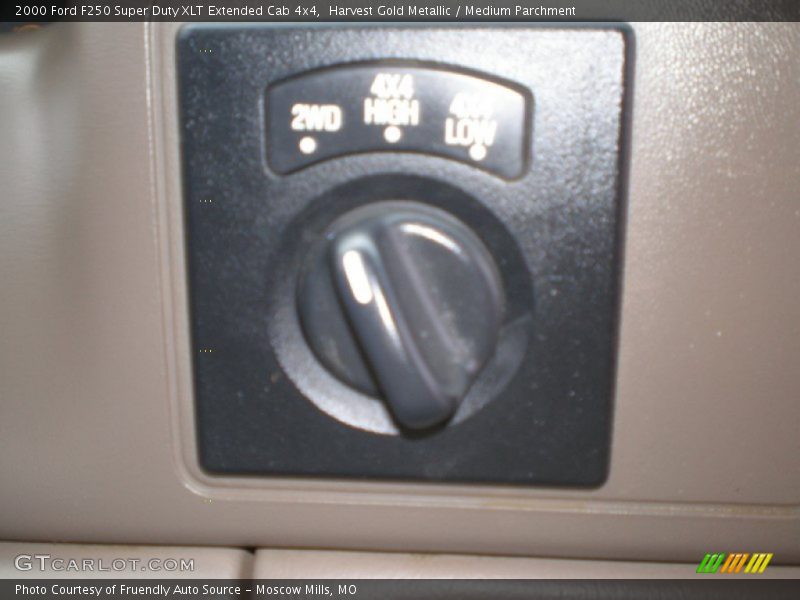 Harvest Gold Metallic / Medium Parchment 2000 Ford F250 Super Duty XLT Extended Cab 4x4