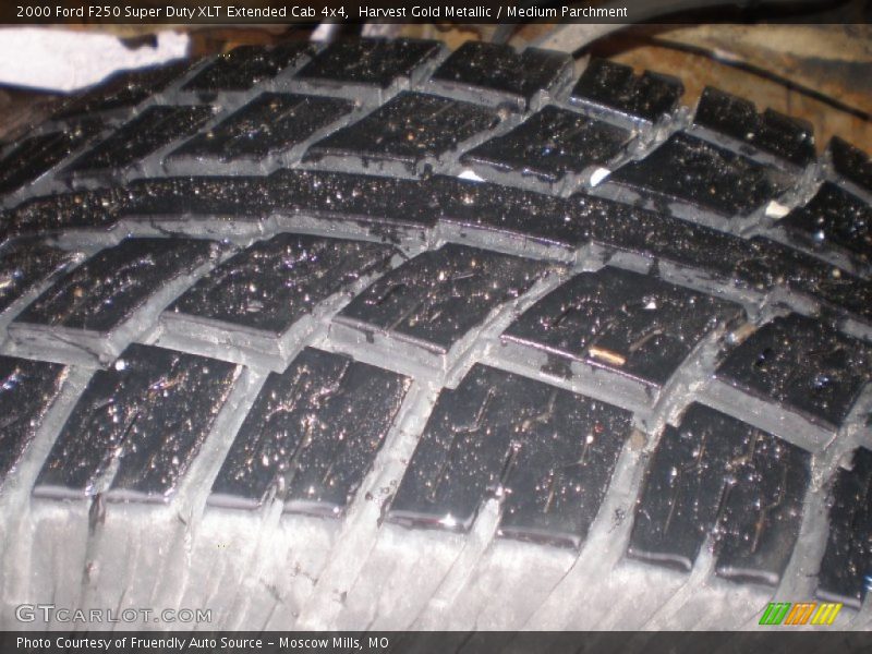 Harvest Gold Metallic / Medium Parchment 2000 Ford F250 Super Duty XLT Extended Cab 4x4