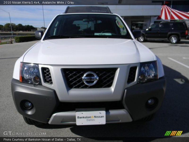 Avalanche White / Gray 2010 Nissan Xterra S 4x4