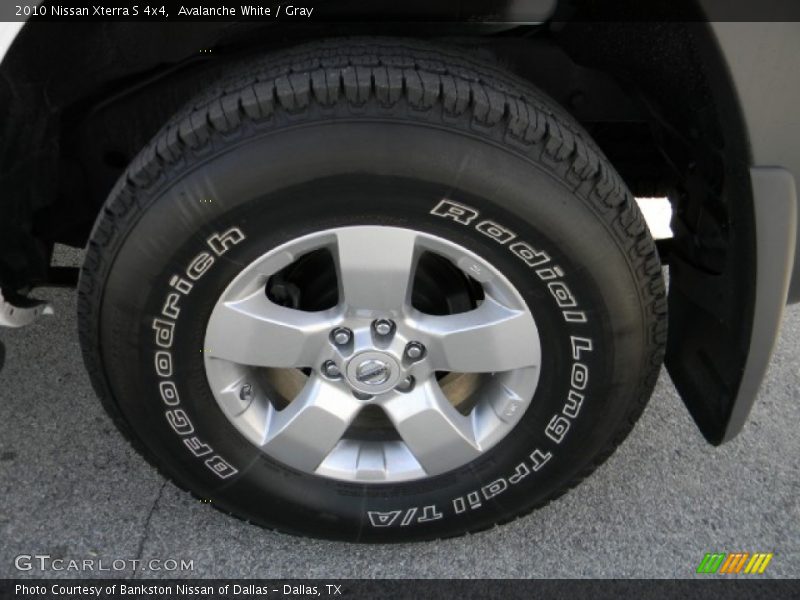 Avalanche White / Gray 2010 Nissan Xterra S 4x4