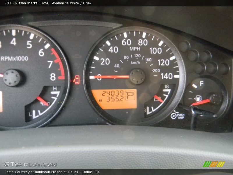Avalanche White / Gray 2010 Nissan Xterra S 4x4