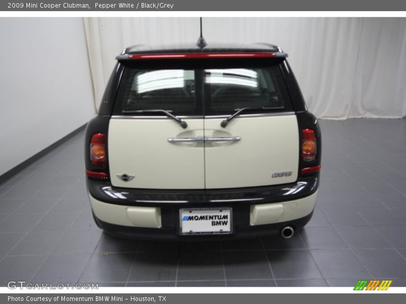 Pepper White / Black/Grey 2009 Mini Cooper Clubman