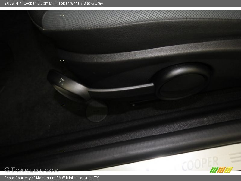 Pepper White / Black/Grey 2009 Mini Cooper Clubman