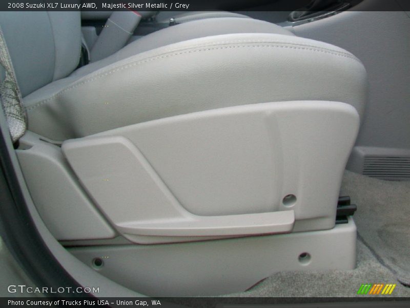 Majestic Silver Metallic / Grey 2008 Suzuki XL7 Luxury AWD