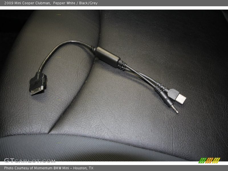 Pepper White / Black/Grey 2009 Mini Cooper Clubman