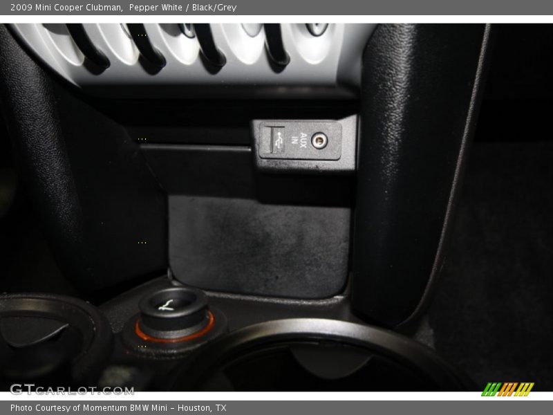 Pepper White / Black/Grey 2009 Mini Cooper Clubman