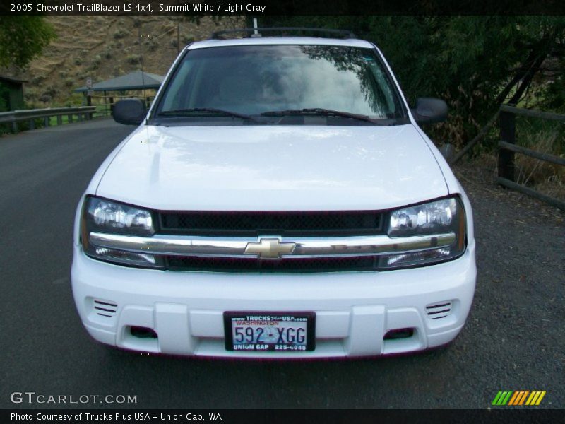 Summit White / Light Gray 2005 Chevrolet TrailBlazer LS 4x4