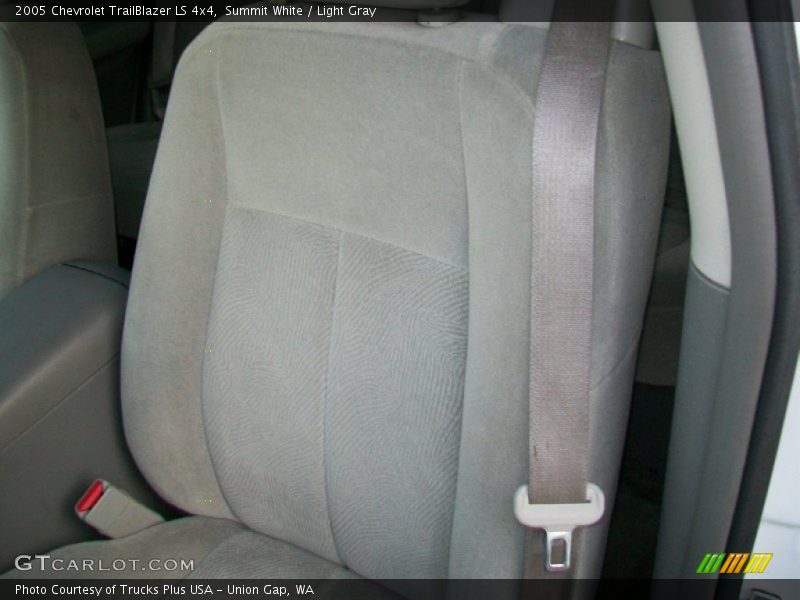 Summit White / Light Gray 2005 Chevrolet TrailBlazer LS 4x4