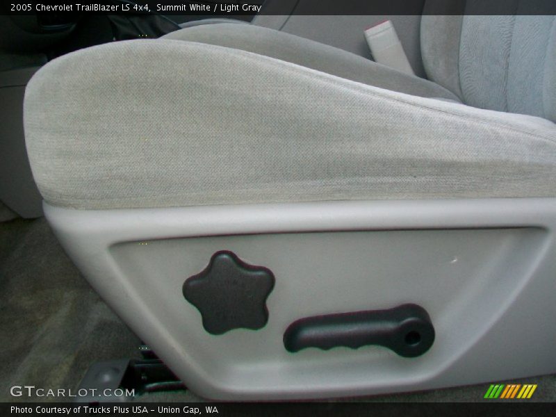 Summit White / Light Gray 2005 Chevrolet TrailBlazer LS 4x4