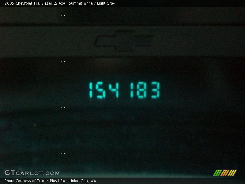 Summit White / Light Gray 2005 Chevrolet TrailBlazer LS 4x4