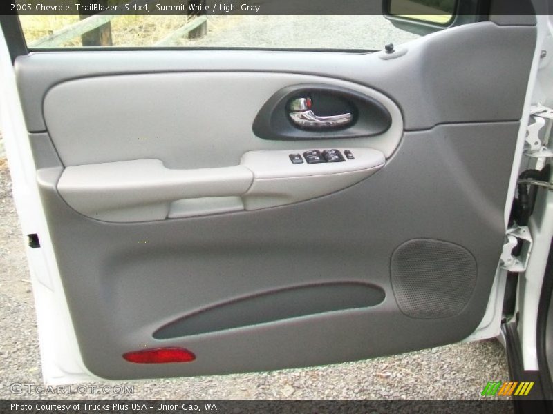 Summit White / Light Gray 2005 Chevrolet TrailBlazer LS 4x4