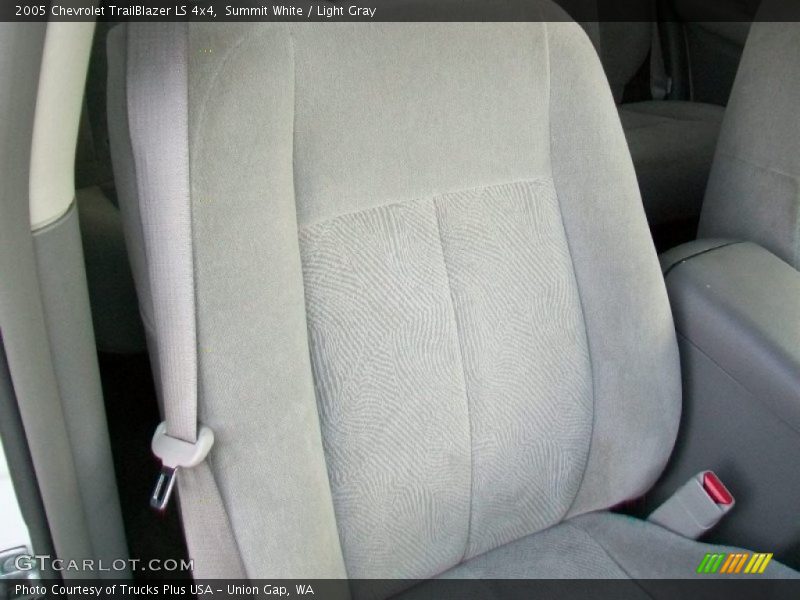 Summit White / Light Gray 2005 Chevrolet TrailBlazer LS 4x4