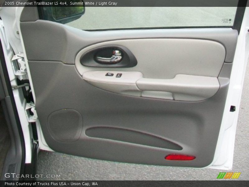 Summit White / Light Gray 2005 Chevrolet TrailBlazer LS 4x4