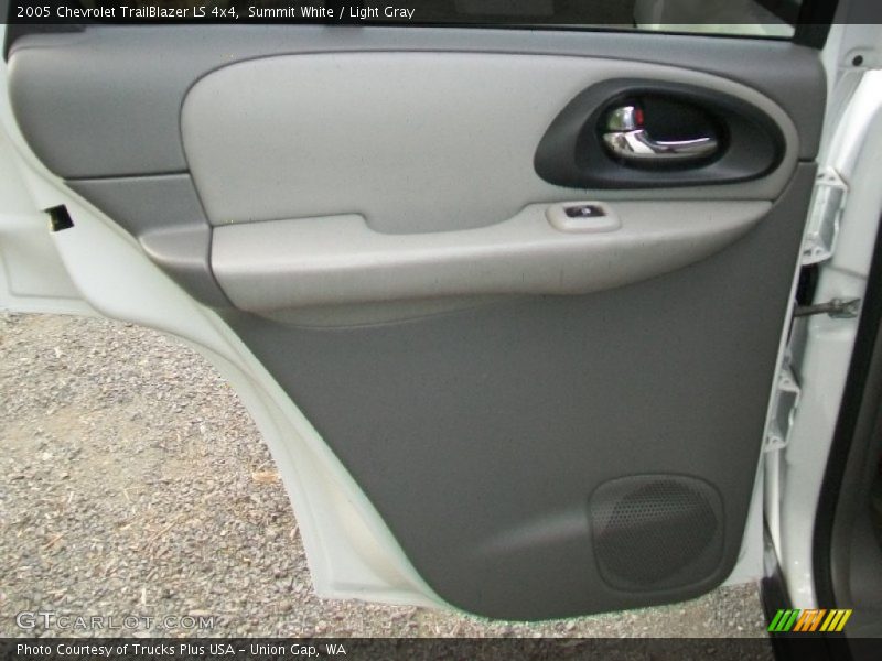 Summit White / Light Gray 2005 Chevrolet TrailBlazer LS 4x4