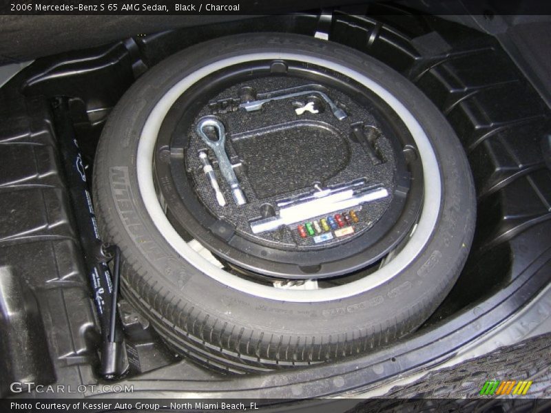 Tool Kit of 2006 S 65 AMG Sedan
