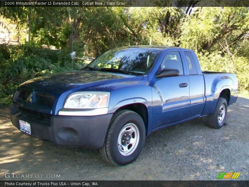 Front 3/4 View of 2006 Raider LS Extended Cab