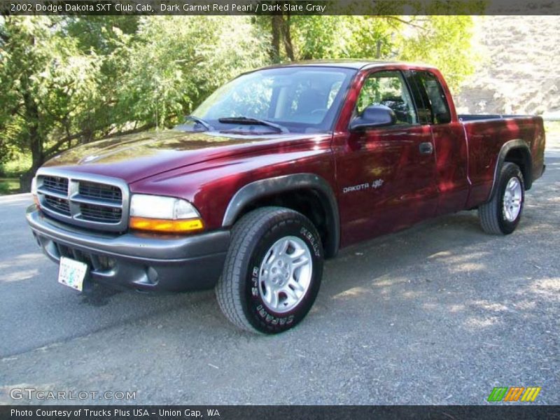 Dark Garnet Red Pearl / Dark Slate Gray 2002 Dodge Dakota SXT Club Cab