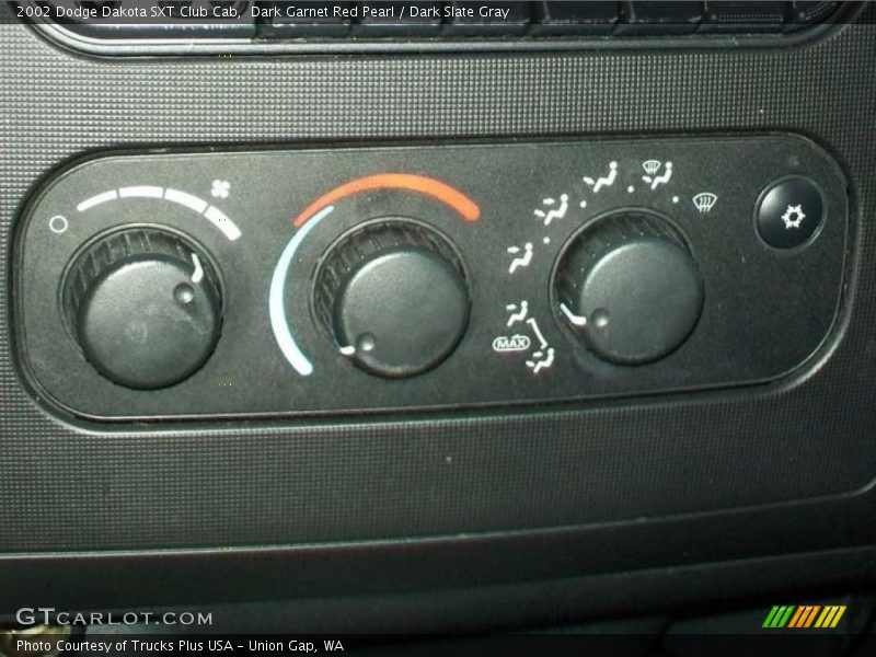 Dark Garnet Red Pearl / Dark Slate Gray 2002 Dodge Dakota SXT Club Cab