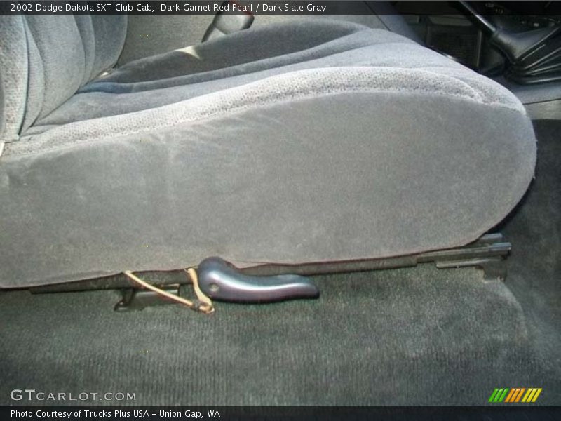 Dark Garnet Red Pearl / Dark Slate Gray 2002 Dodge Dakota SXT Club Cab