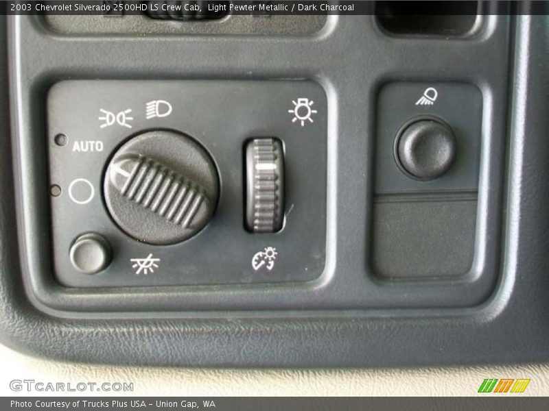 Light Pewter Metallic / Dark Charcoal 2003 Chevrolet Silverado 2500HD LS Crew Cab