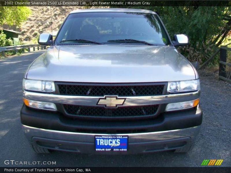 Light Pewter Metallic / Medium Gray 2002 Chevrolet Silverado 2500 LS Extended Cab