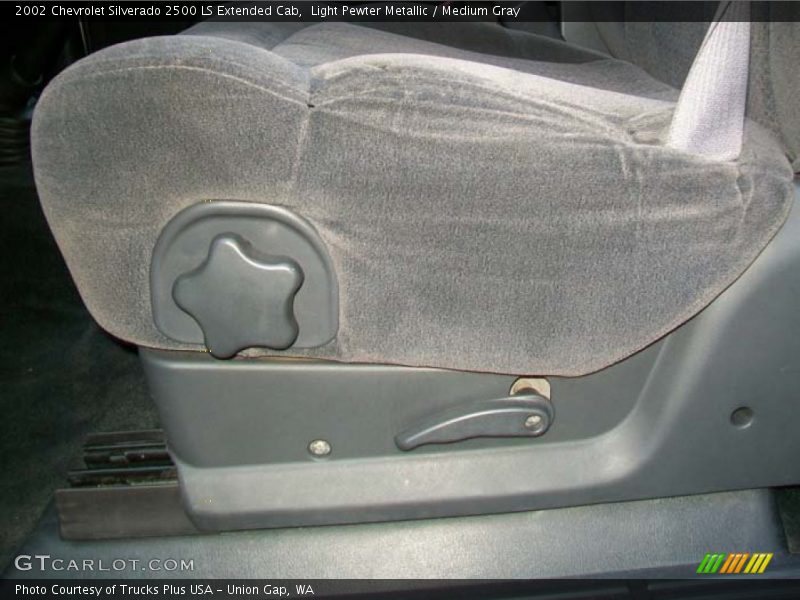 Light Pewter Metallic / Medium Gray 2002 Chevrolet Silverado 2500 LS Extended Cab