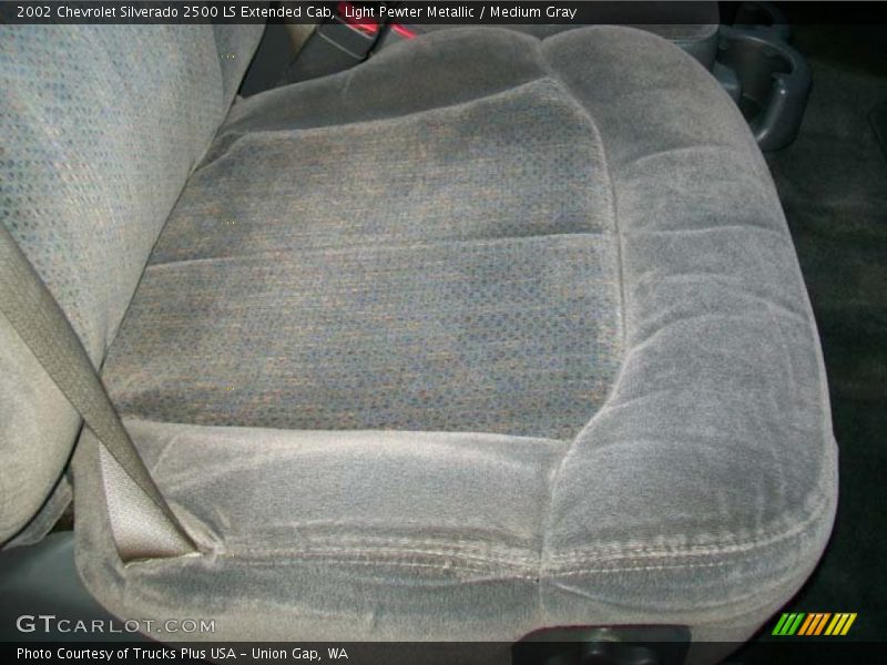 Light Pewter Metallic / Medium Gray 2002 Chevrolet Silverado 2500 LS Extended Cab