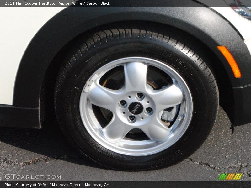 Pepper White / Carbon Black 2011 Mini Cooper Hardtop