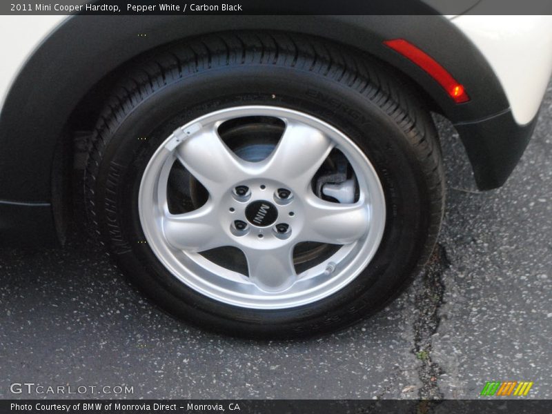 Pepper White / Carbon Black 2011 Mini Cooper Hardtop