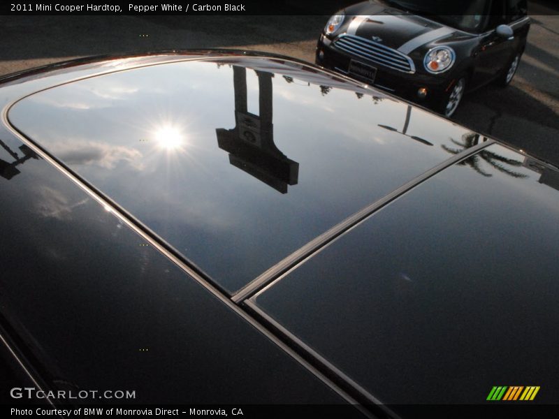 Pepper White / Carbon Black 2011 Mini Cooper Hardtop