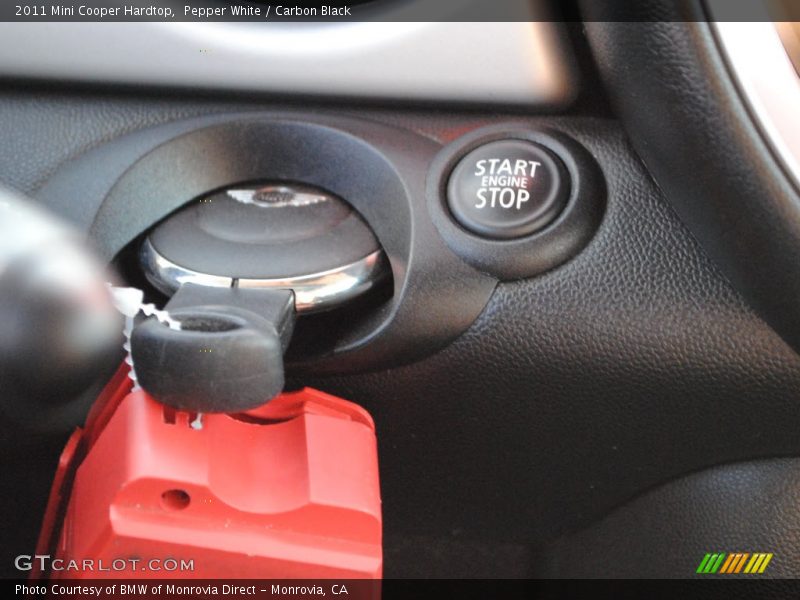 Pepper White / Carbon Black 2011 Mini Cooper Hardtop