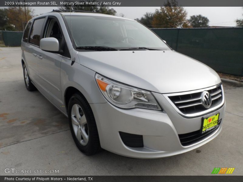 Mercury Sliver Metallic / Aero Grey 2009 Volkswagen Routan SEL
