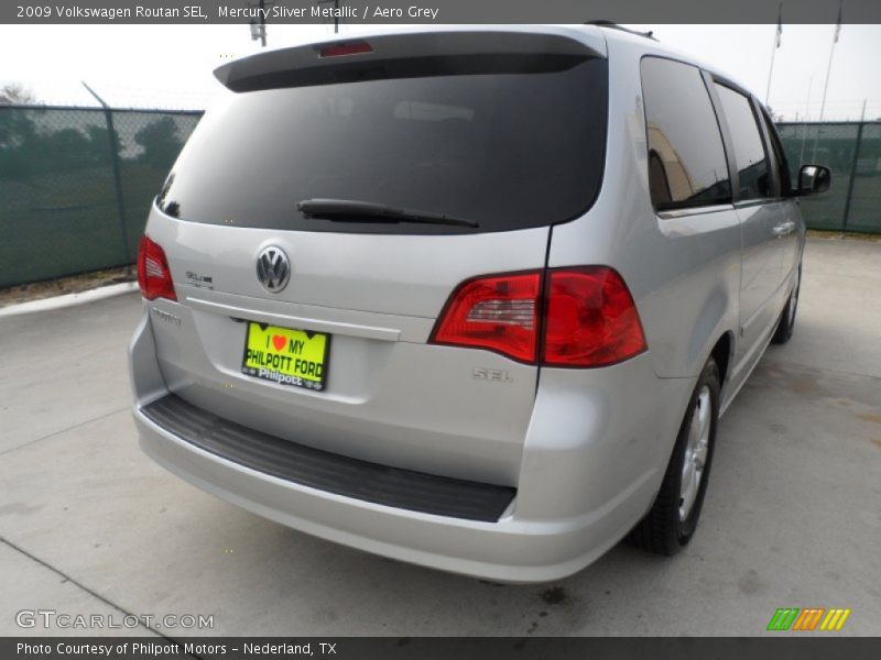 Mercury Sliver Metallic / Aero Grey 2009 Volkswagen Routan SEL