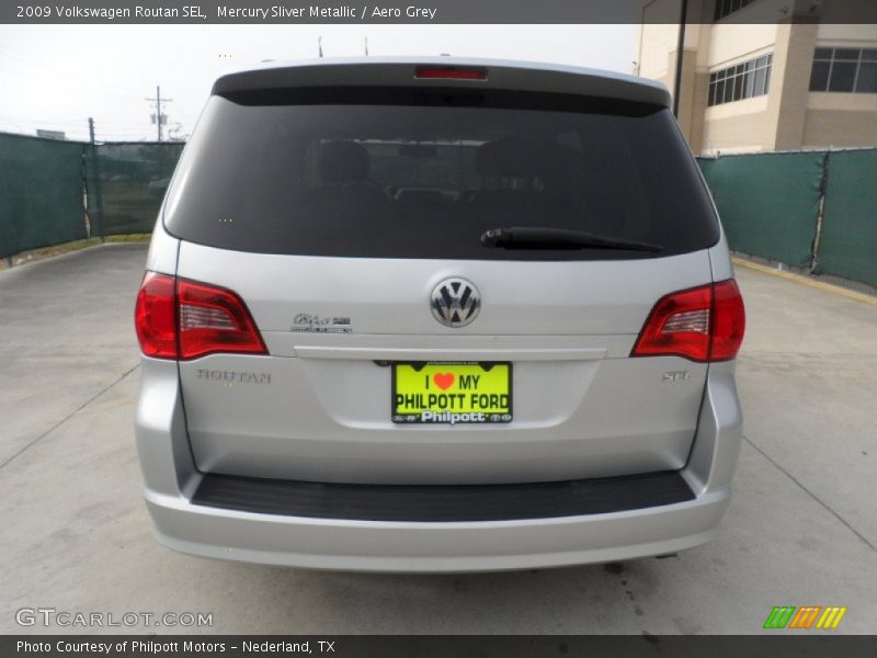 Mercury Sliver Metallic / Aero Grey 2009 Volkswagen Routan SEL