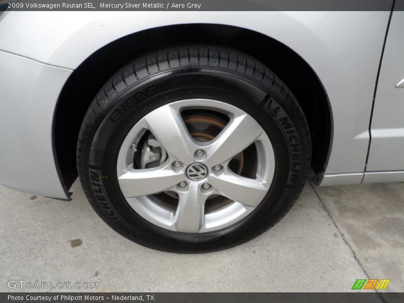 Mercury Sliver Metallic / Aero Grey 2009 Volkswagen Routan SEL