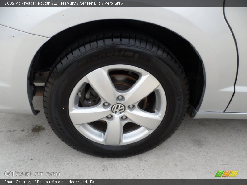 Mercury Sliver Metallic / Aero Grey 2009 Volkswagen Routan SEL