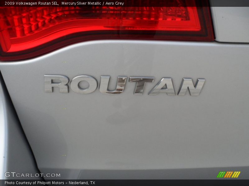 Mercury Sliver Metallic / Aero Grey 2009 Volkswagen Routan SEL